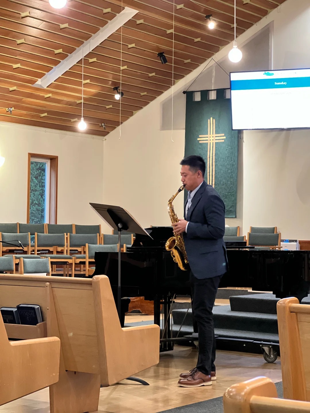 Chen Wang performing saxophone